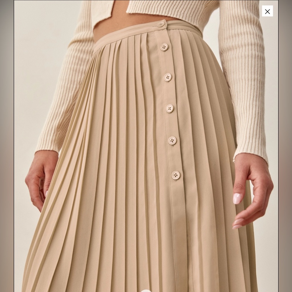 Elegant Reformation Verona Skirt Buff. Side buttons, pleated, sexy slit Timeless - Picture 10 of 10